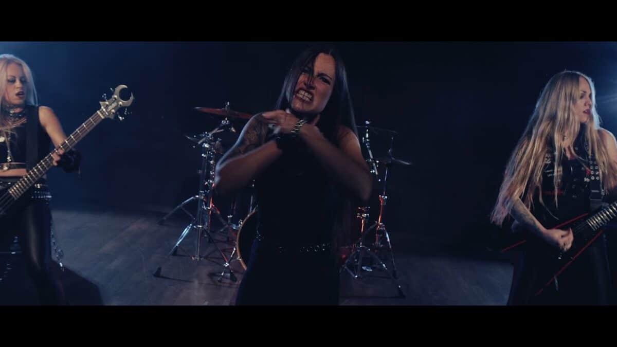 Nervosa sort une nouvelle chanson énergique Under Ruins