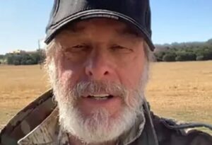 Ted Nugent prédit que le « faux racisme fabriqué » deviendra « le problème n°1 en Amérique » sous la présidence de Joe Biden
