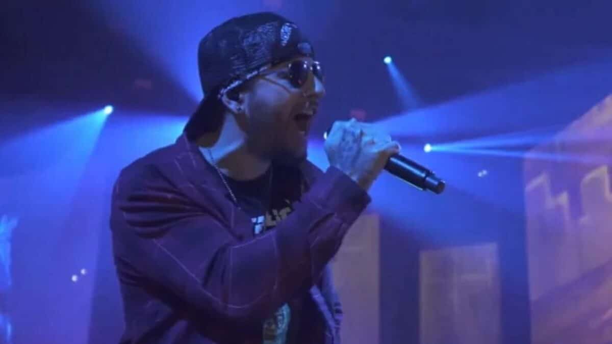 M. Shadows de Avenged Sevenfold déplore la mort de Ron Anderson, son coach vocal de longue date