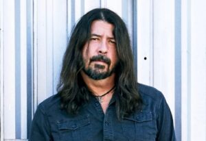 Ed Sheeran invite Dave Grohl à la batterie pour une version live musclée de Drive