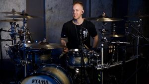 Regardez le batteur de Dreamshade jouer Shanghai Nights !