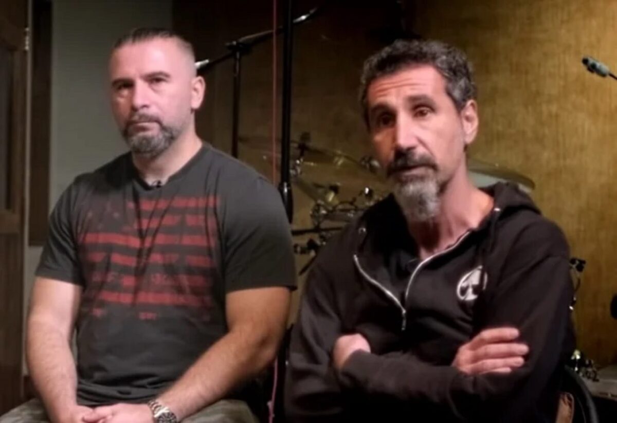 Serj Tankian de System Of A Down : « J&rsquo;aime et je respecte beaucoup John Dolmayan, mais pas ses opinions politiques concernant les États-Unis »