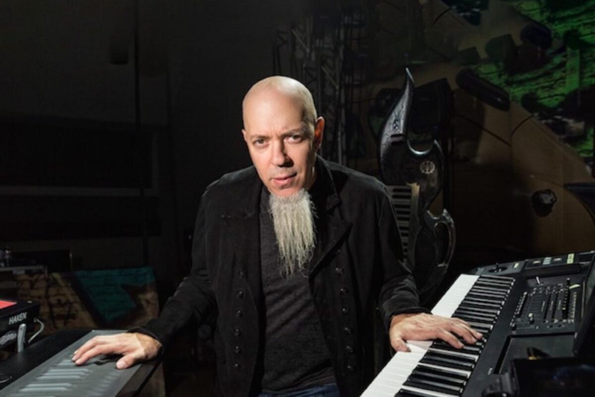 Le claviériste de Dream Theater raconte la fois où il a failli jouer de la caisse claire sur une chanson de Pink Floyd