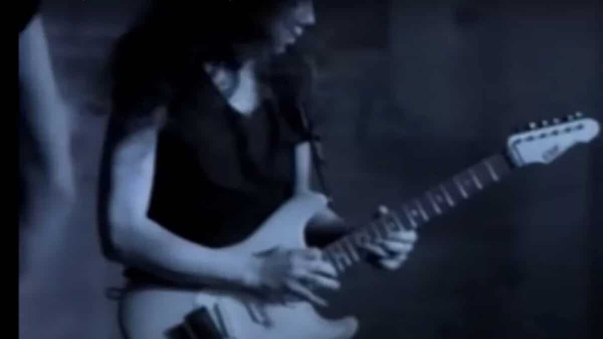 Metallica : La guitare dédicacée de Kirk Hammett, tirée de la vidéo de One, s&rsquo;est vendue pour 112 500 $