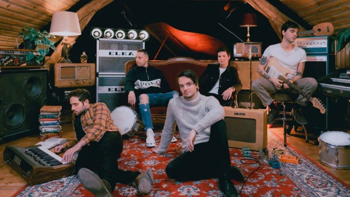 Chunk! No, Captain Chunk! est de retour avec un nouveau single, Bitter, et annonce son quatrième album !