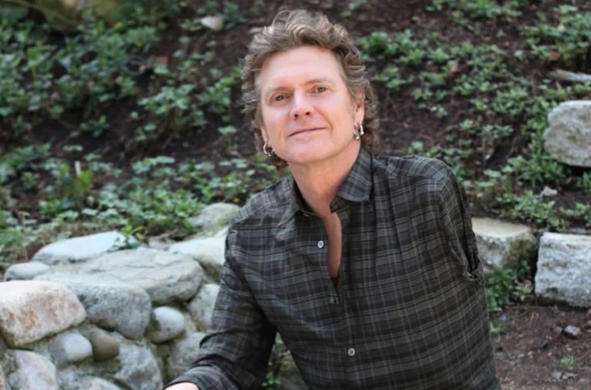Rick Allen de Def Leppard : Bon Scott de AC/DC était un gars « très humble » et « très discret »