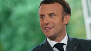 Le président Emmanuel Macron assiste à un concert de Ultra Vomit à l&rsquo;Elysée