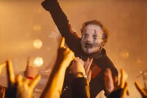 Corey Taylor n&rsquo;a plus que trois chansons à enregistrer pour le nouvel album de Slipknot : « Il y a des trucs vraiment sombres et lourds dessus »