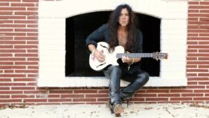 Yngwie Malmsteen : « Je n&rsquo;ai pas besoin d&rsquo;un producteur, je n&rsquo;ai pas besoin d&rsquo;un co-auteur »