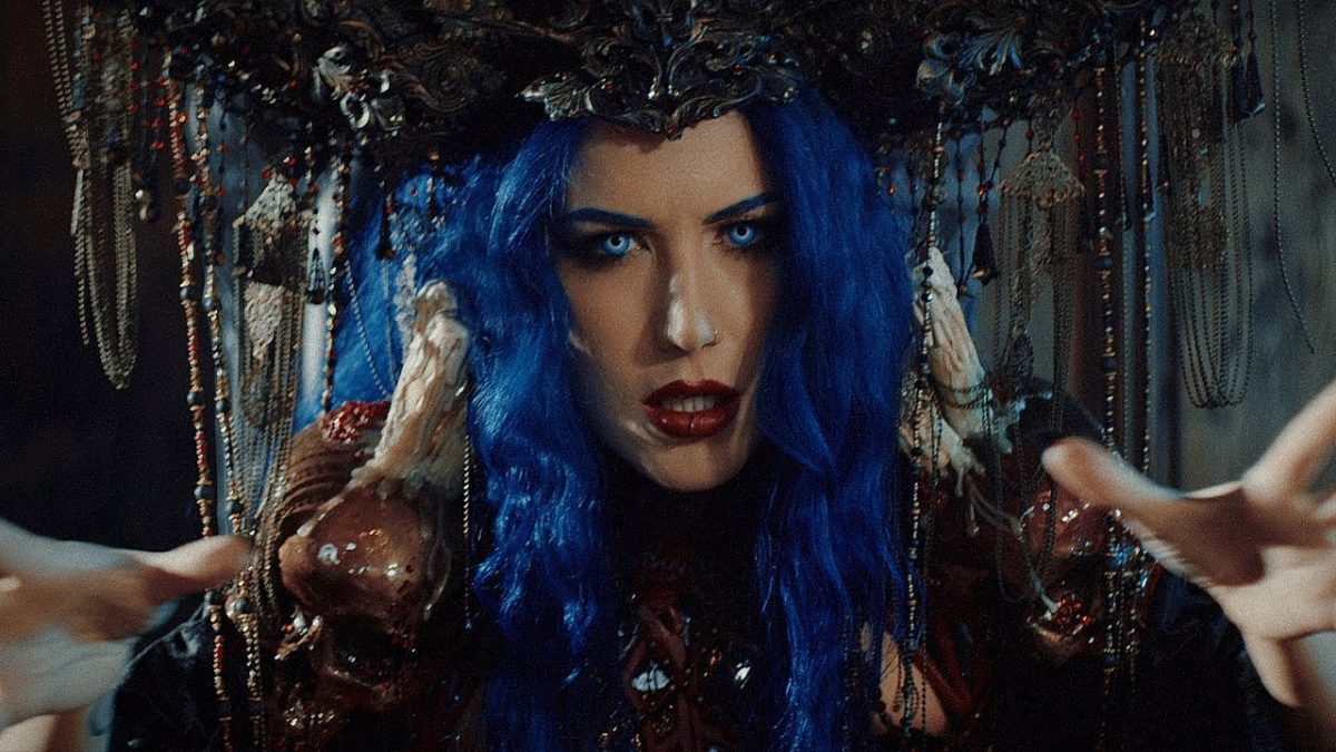 Alissa White-Gluz (Arch Enemy) rejoint Powerwolf dans le nouveau clip vidéo pour Demons Are A Girl&rsquo;s Best Friend