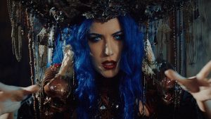 Alissa White-Gluz (Arch Enemy) rejoint Powerwolf dans le nouveau clip vidéo pour Demons Are A Girl&rsquo;s Best Friend
