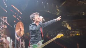 Regardez Green Day reprendre Rock And Roll All Nite de Kiss : Paul Stanley et Gene Simmons approuvent !
