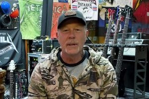 James Hetfield de Metallica dit qu&rsquo;il écrit des riffs quand il est « heureux » et des paroles quand il est « ému »