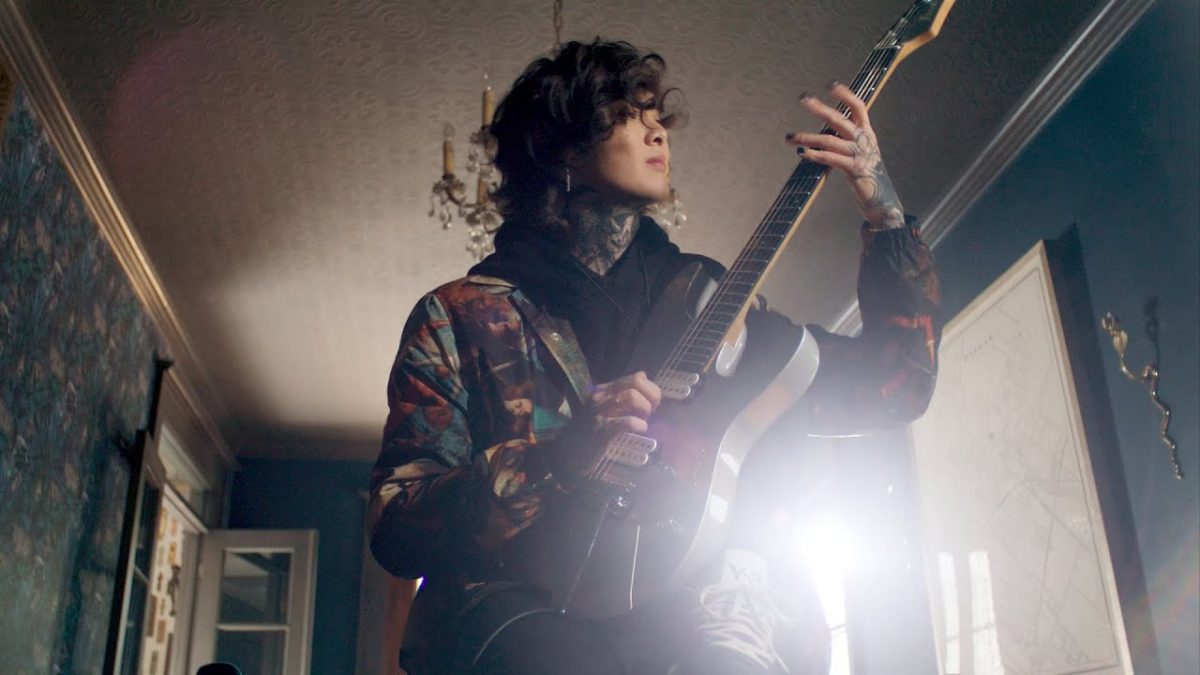 « J&rsquo;ai tout de suite su ce qu&rsquo;il attendait de moi » : Tim Henson (Polyphia) raconte sa semaine dans le studio de Hans Zimmer pour la B.O. de F1