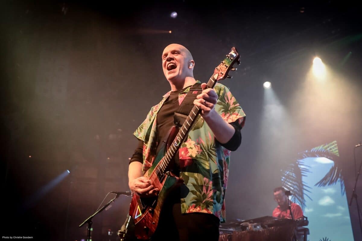 Devin Townsend prépare un livestream pour Noël (et poursuit le mixage de The Moth)