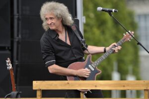 Brian May de Queen révèle les dessous de la création de sa mythique guitare Red Special et sa rencontre avec son idole Rory Gallagher