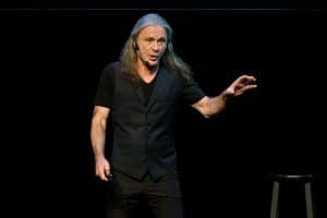 Bruce Dickinson d&rsquo;Iron Maiden s&rsquo;inquiète du sort des petites salles britanniques et des défis que doivent relever les musiciens suite au Brexit