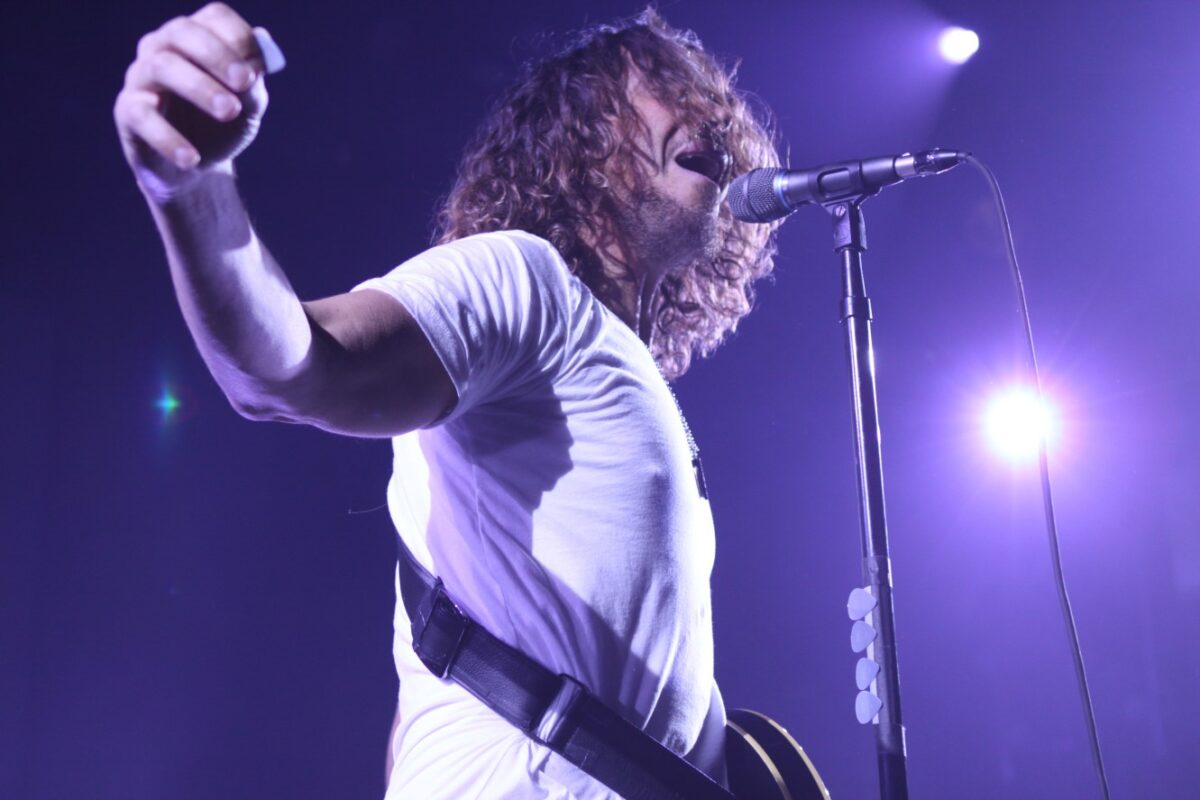 Le technicien guitare de Chris Cornell se souvient du dernier show du musicien : « Je sentais qu&rsquo;il y avait quelque chose qui clochait »