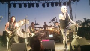 Slipknot : Regardez Corey Taylor sans masque jouer Wait And Bleed avec son groupe solo pour la première fois !