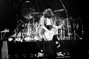 Led Zeppelin : Une Fender Stratocaster Blanc Olympique de 1971 utilisée par Jimmy Page est mise aux enchères