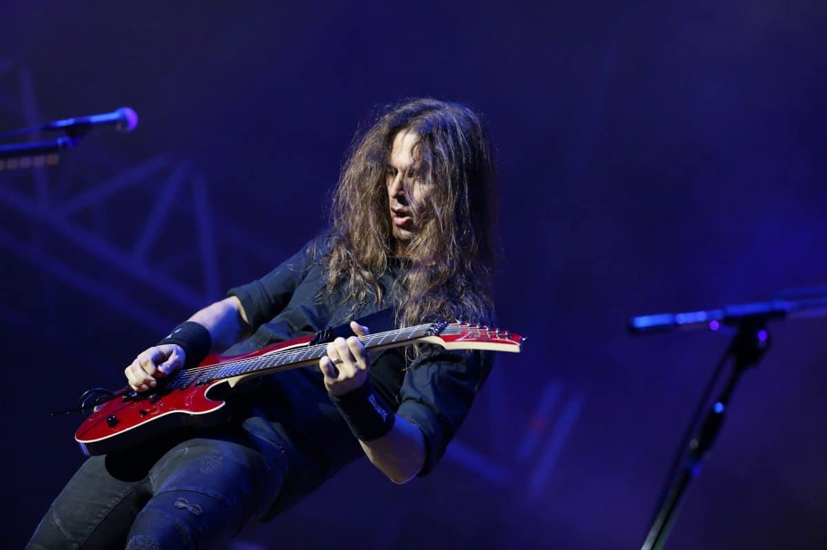 Le guitariste de Megadeth dit qu&rsquo;il n&rsquo;a jamais aimé les solos de guitare de Kirk Hammett