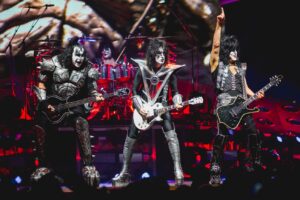 Kiss : Paul Stanley à propos de la tournée d&rsquo;adieux : « Je suis convaincu que nous allons définitivement nous arrêter au début de 2023 »