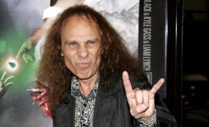 « Sa voix est toujours avec nous » : le 16 mai, souvenons-nous de Ronnie James Dio