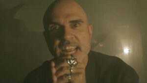 Sean Killian, le chanteur de Vio-lence, qui a été hospitalisé à cause de la Covid-19, défend sa décision de ne pas se faire vacciner : « C&rsquo;est une question de liberté »