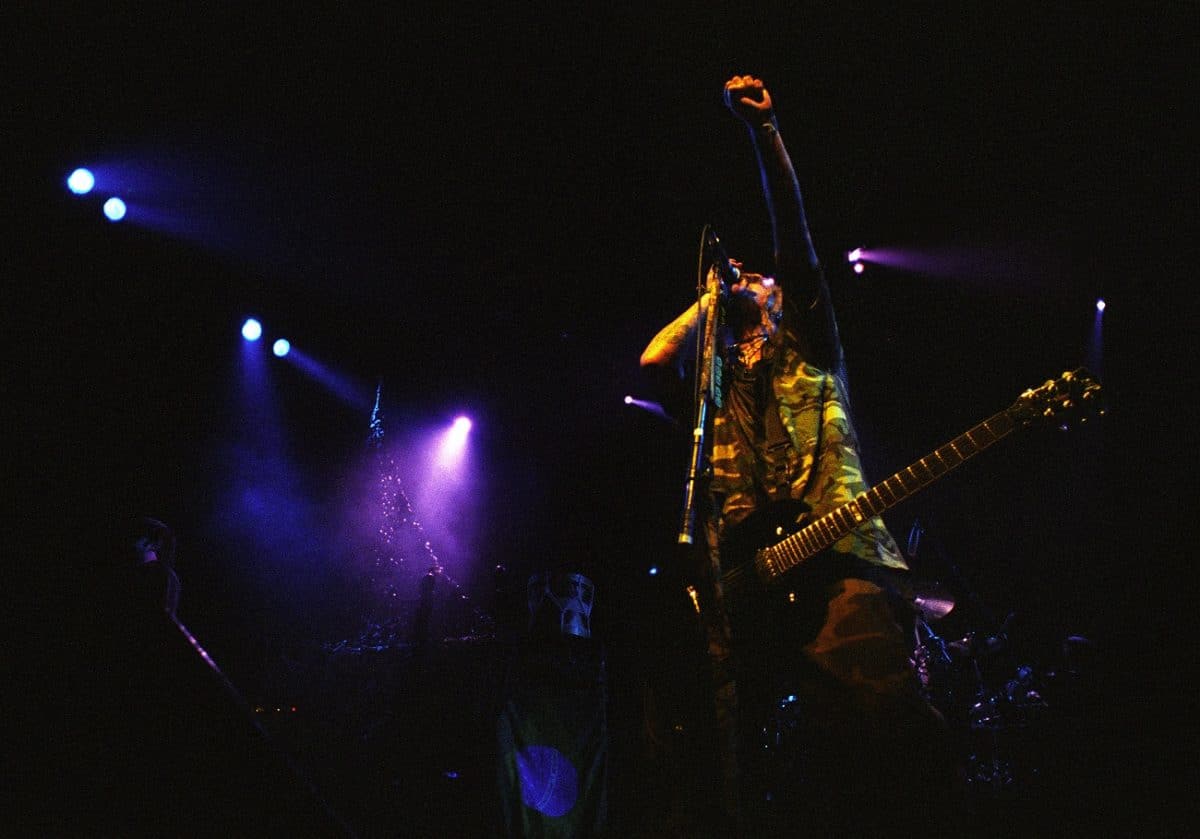 Regardez Soulfly donner son premier show avec le guitariste de Fear Factory, Dino Cazares