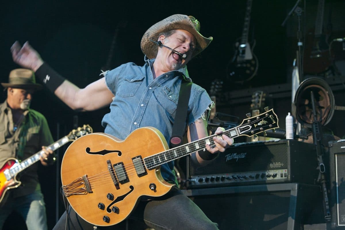 Ted Nugent affirme qu&rsquo;il a dit à Jimi Hendrix et Bon Scott de AC/DC qu&rsquo;ils allaient mourir