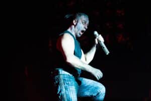Rammstein ouvre son “Fan Archiv” et expose les objets les plus étranges offerts par ses fans, dont une flûte pénis