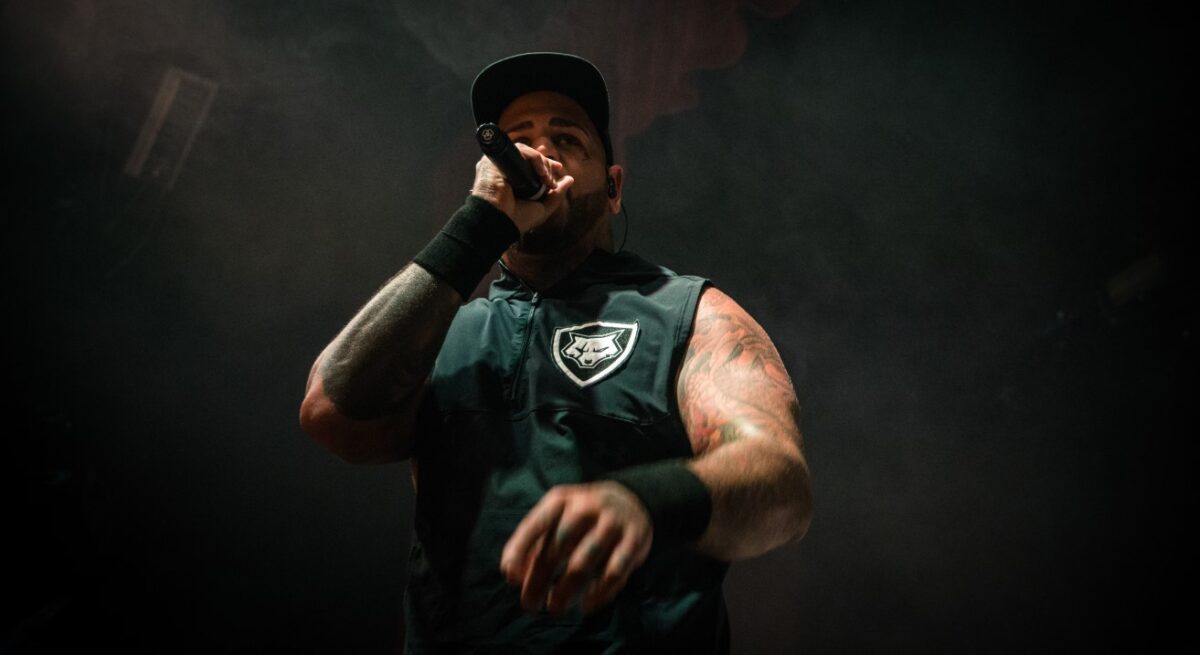 « Tout le monde a quitté le groupe » : Tommy Vext affirme que Bad Wolves se reforme avec de nouveaux membres