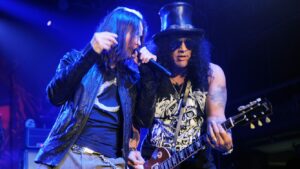 Alter Bridge : Myles Kennedy parle de sa première guitare et de sa collaboration avec Slash