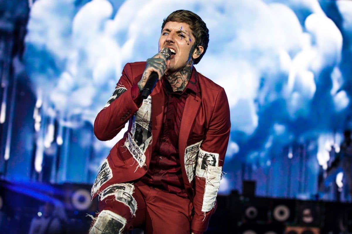 Bring Me The Horizon donne un concert composé uniquement de vieilles chansons lors d&rsquo;un festival à Malte, et est rejoint par de nombreux invités sur scène