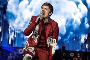 Bring Me The Horizon donne un concert composé uniquement de vieilles chansons lors d&rsquo;un festival à Malte, et est rejoint par de nombreux invités sur scène