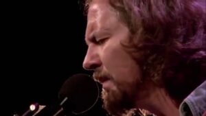 Eddie Vedder de Pearl Jam dévoile son nouveau single solo, Long Way, et annonce son album, Earthling