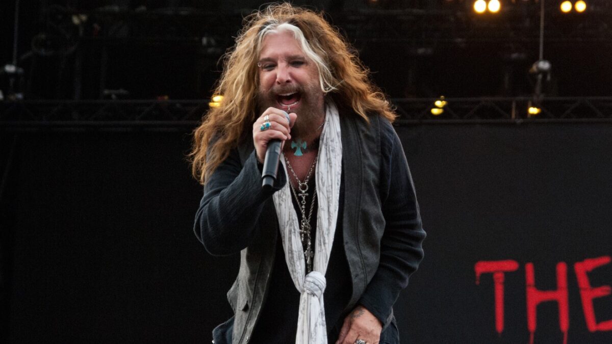 John Corabi (ex-Mötley Crüe) dit qu&rsquo;il « n&rsquo;envie pas John 5 » : « Il est dans une position un peu bizarre… »