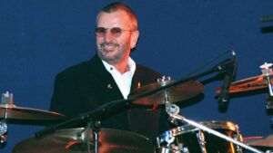 Ringo Starr (The Beatles), Charlie Watts (The Rolling Stones) & John Bonham (Led Zeppelin) : Trois batteurs légendaires dans un grenier !