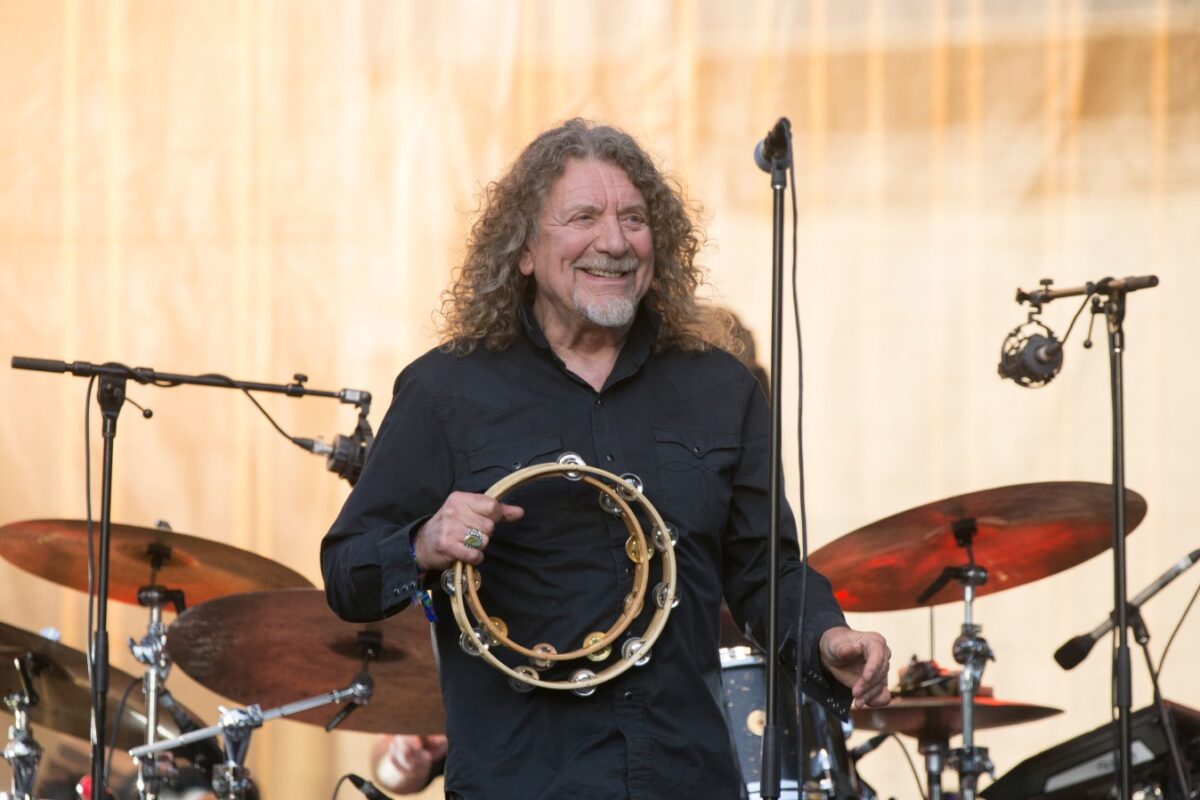 Robert Plant, du légendaire groupe de rock Led Zeppelin, explique pourquoi il n&rsquo;aime plus sa performance sur Stairway To Heaven