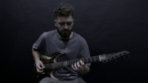 Le guitariste de Jinjer : « J&rsquo;ai presque de la peine pour ceux qui viennent à nos shows, parce qu&rsquo;on va les écraser »