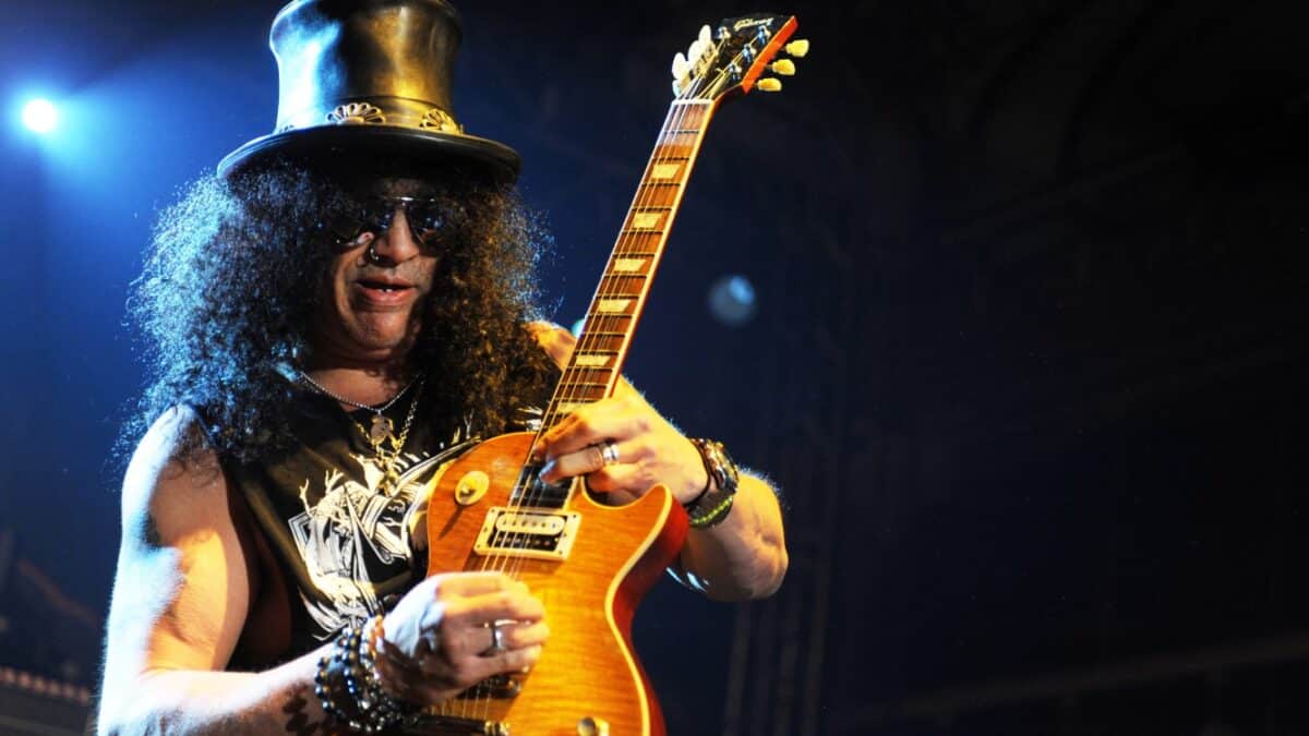 « C&rsquo;est dans les mains et les doigts » ; Le producteur de Guns N&rsquo; Roses parle du son emblématique de Slash