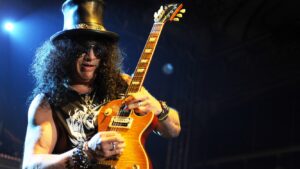 Guns N&rsquo; Roses : Slash publie un extrait du nouveau titre, Hard School