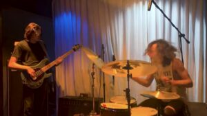 Les fils du batteur de Metallica, Lars Ulrich, forment un nouveau groupe, Taipei Houston