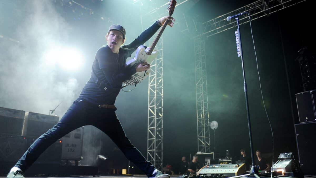 Tom DeLonge, ex-Blink-182, à propos des classiques du groupe : « Comment les gens pouvaient s&rsquo;identifier à ça, je chantais comme si j&rsquo;avais quatre ans »