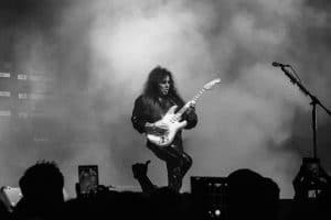 Yngwie Malmsteen témoigne de son amour pour Marshall : « Depuis l&rsquo;espace, on voit la Grande Muraille de Chine et mon mur de Marshall »