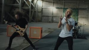 Betraying The Martyrs dévoile son nouveau chanteur & sort un nouveau single, Black Hole