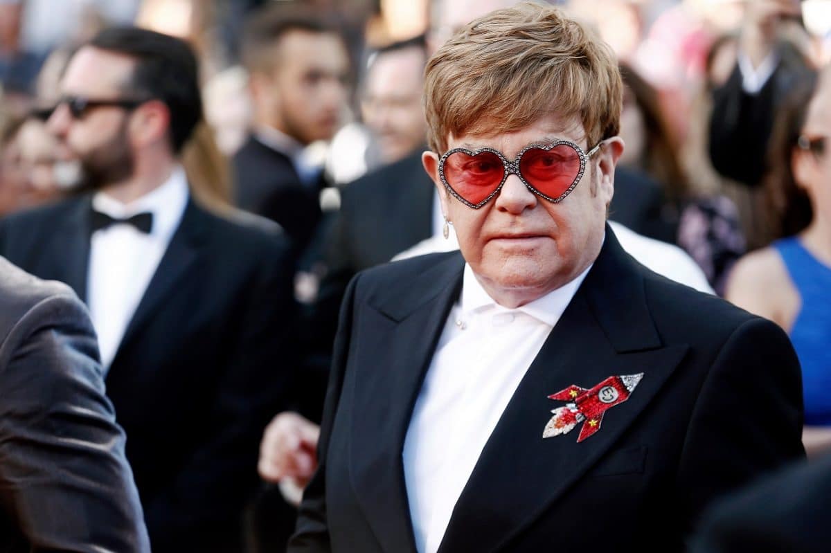 Elton John quitte Twitter en raison des risques de diffusion de « fausses informations »