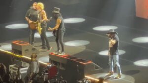 Regardez Guns N&rsquo; Roses et Wolfgang Van Halen jouer Paradise City !