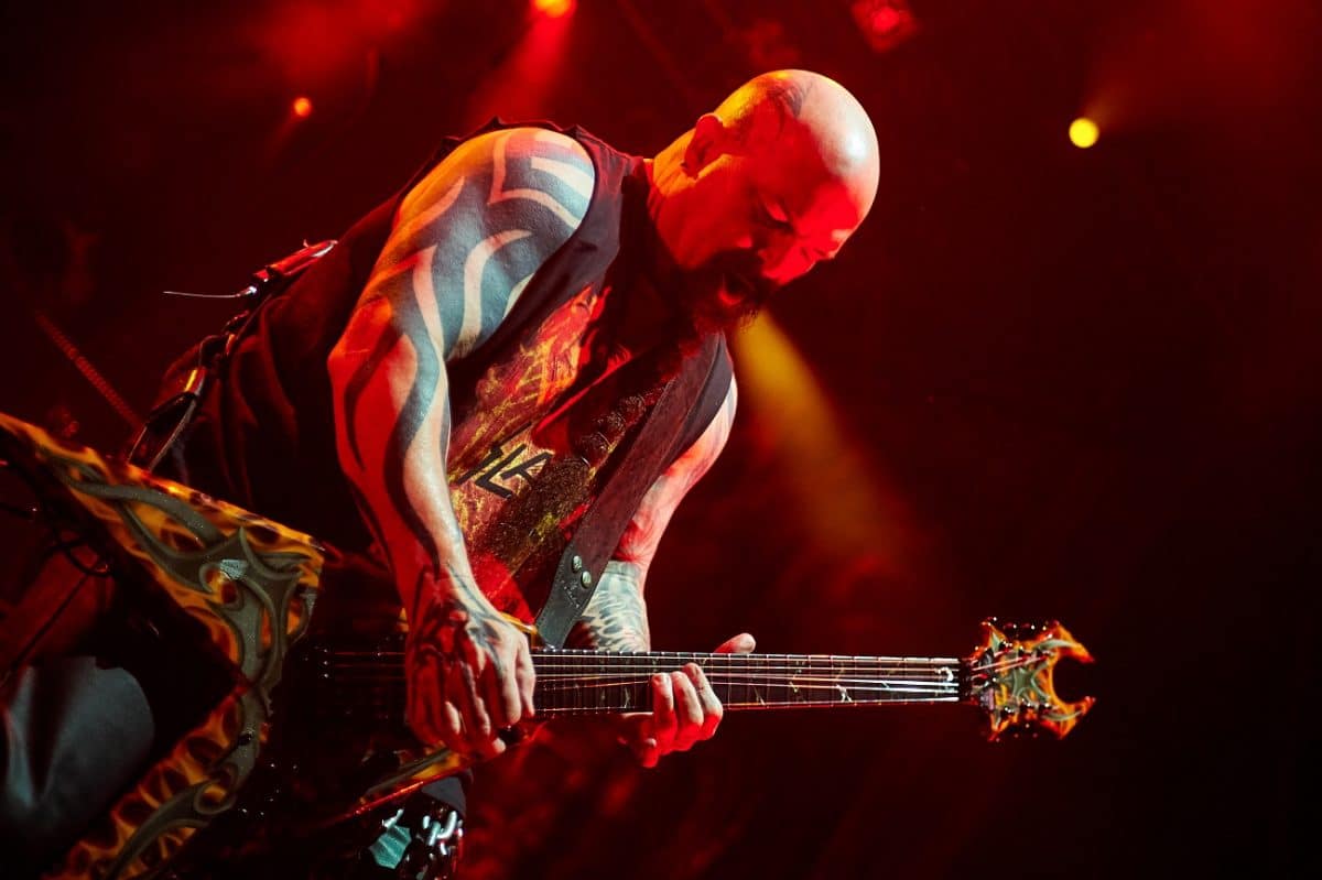 « Probablement mon préféré. Il est trop souvent sous-estimé… » : Kerry King dévoile ses cinq guitaristes préférés de tous les temps