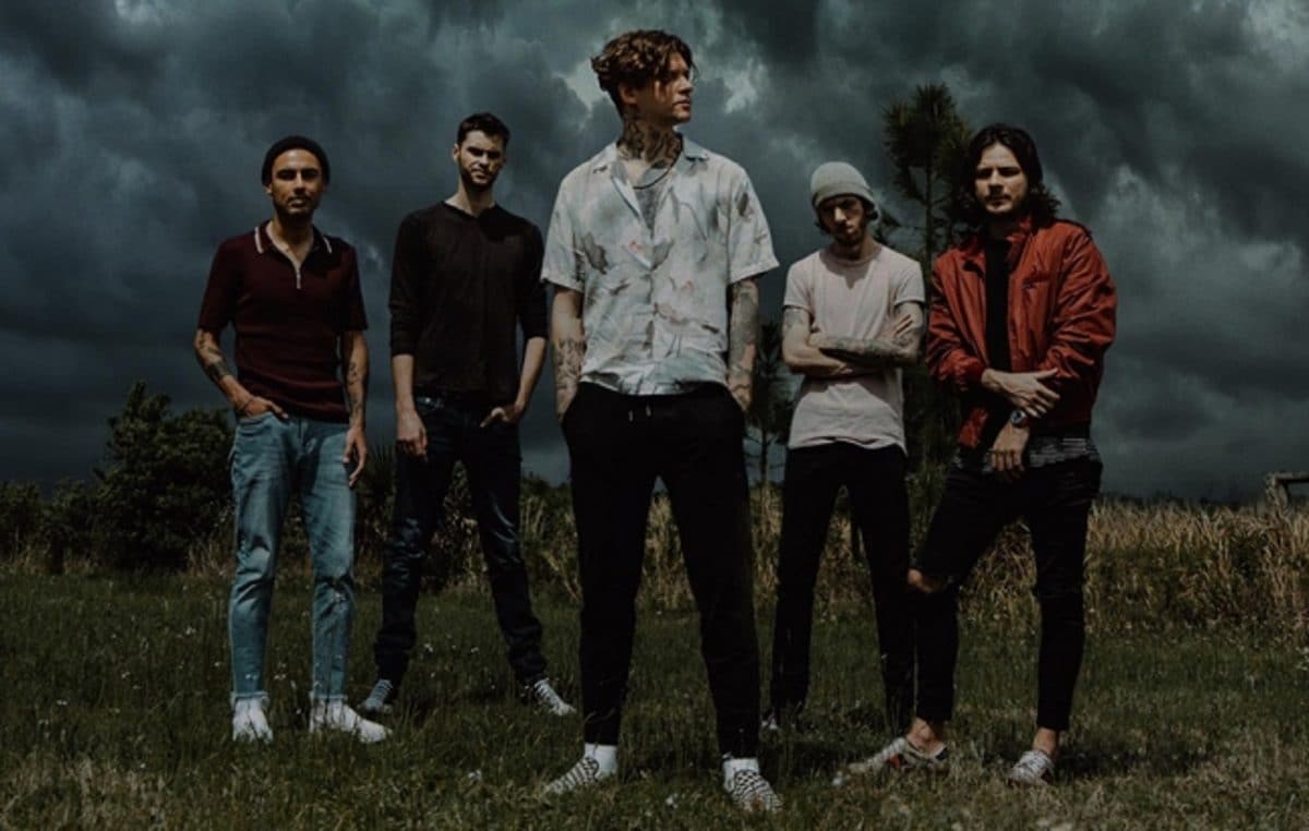 Slaves change de nom et devient Rain City, en raison des « connotations raciales » associées à son nom d&rsquo;origine